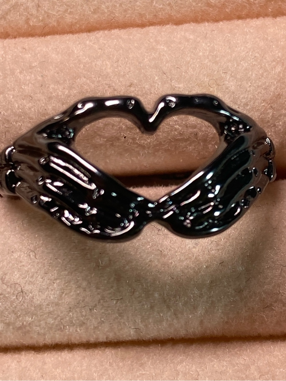 Black Heart Accent Women's Ring - Elegant Heart Design